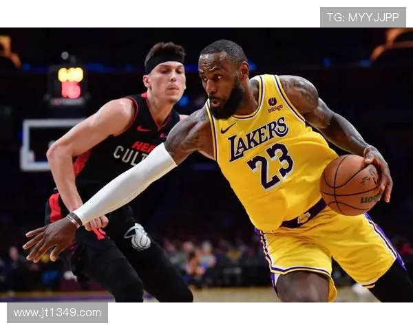 NBA比赛直播实时更新全程战况数据解析精彩瞬间不容错过全面呈现 - 副本 (2)